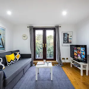 2 Bedroom By Av Short Lets Southwark With Free Wifi Londres